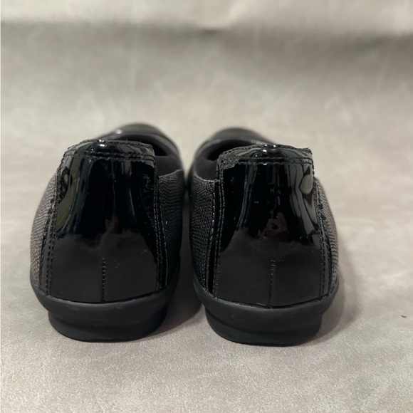 Clarks Women’s Ballet Flats | Black Patent Cap Toe Comfort Shoes | Size US 9 - Picture 5 of 9